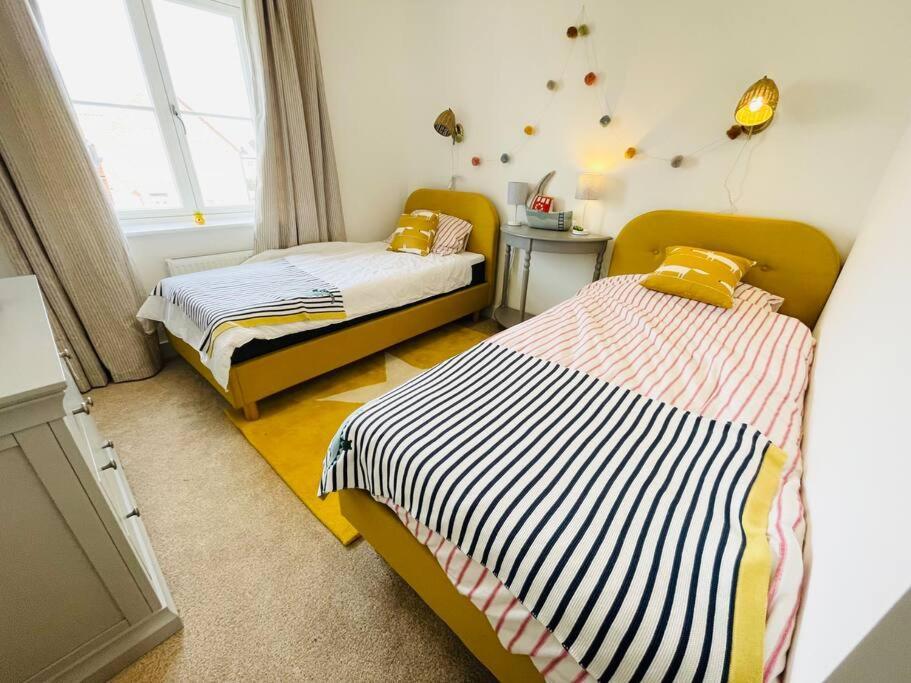Stunning! Beautiful Contemporary Property In Holt, Norfolk ホルト エクステリア 写真