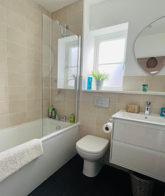 Stunning! Beautiful Contemporary Property In Holt, Norfolk ホルト エクステリア 写真